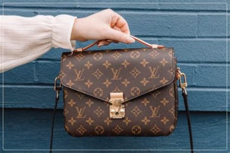 Comment repérer une contrefaçon Louis Vuitton .